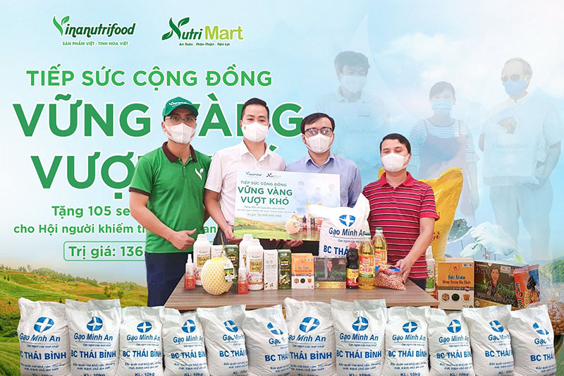NutriMart trao quà cho 105 người mù quận Thanh Xuân (Hà Nội)
